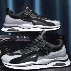 Black sneaker for mans